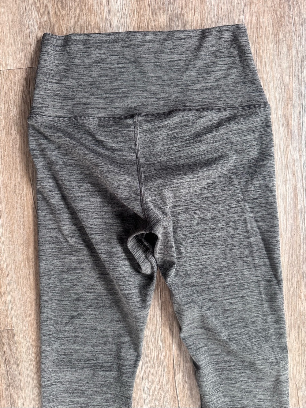 Amazon Essentials Women's Gray High-Waist Leggings - Picture 5 of 5